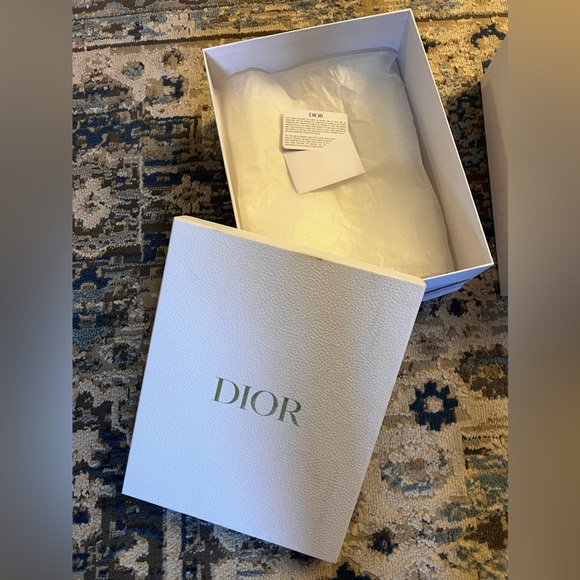 Authentic Dior empty box with wrapping paper - Picture 9 of 11